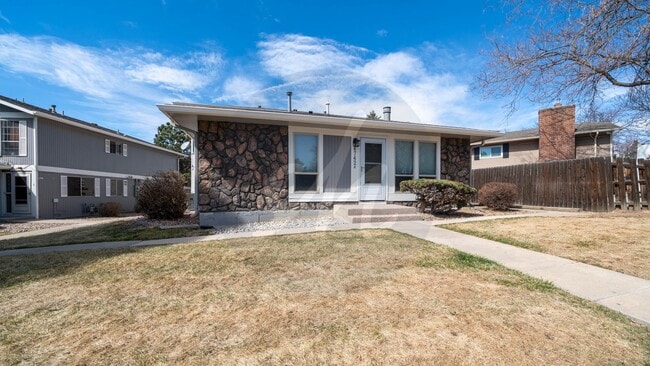 property at 4742 Villa Cir