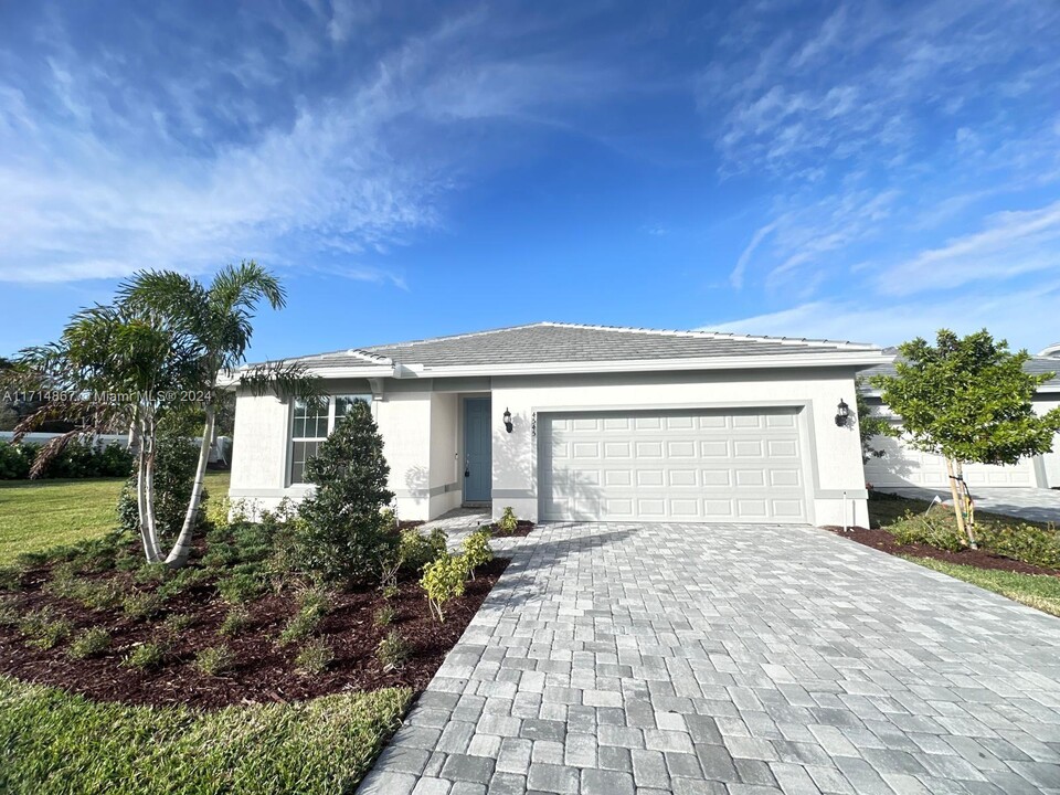 4545 Nautilus Cir in Wabasso, FL - Building Photo