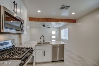 1411 S Bonarden Ln in Tempe, AZ - Building Photo - Building Photo