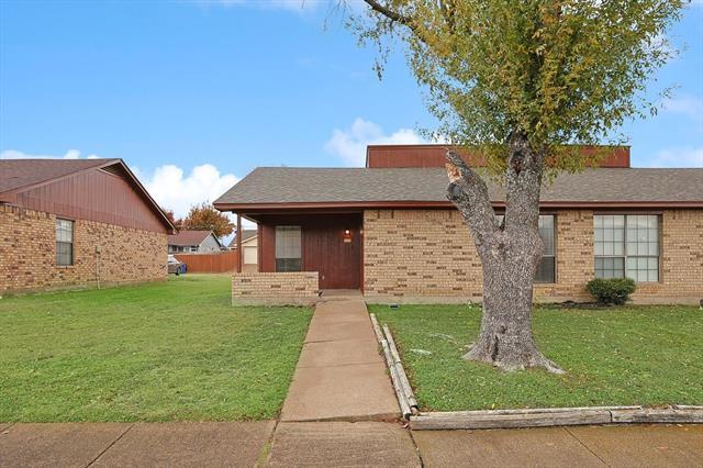 1711 Creekview Dr in Red Oak, TX - Building Photo