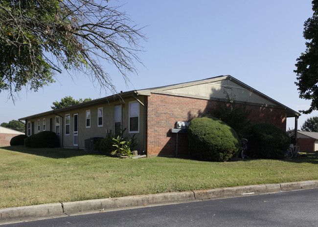 Cartersville Garden Apartments in Cartersville, GA - Building Photo - Building Photo