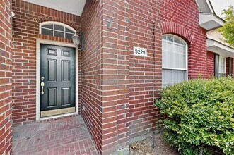 9229 Azinger Dr in Plano, TX - Building Photo - Building Photo