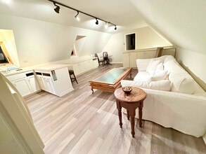 1550 Indian Valley Rd in Novato, CA - Foto de edificio - Building Photo