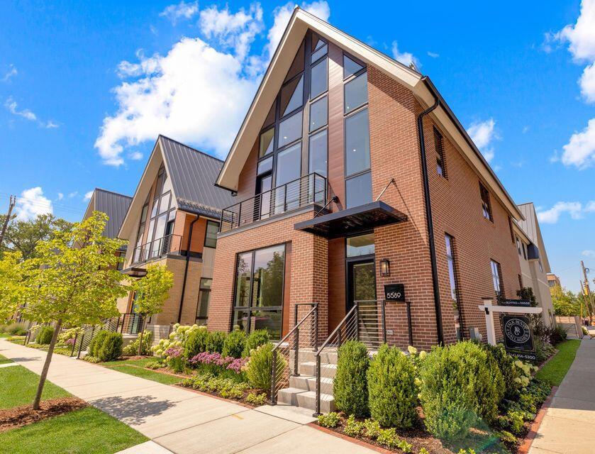 5589 N Danbury Rd in Whitefish Bay, WI - Building Photo