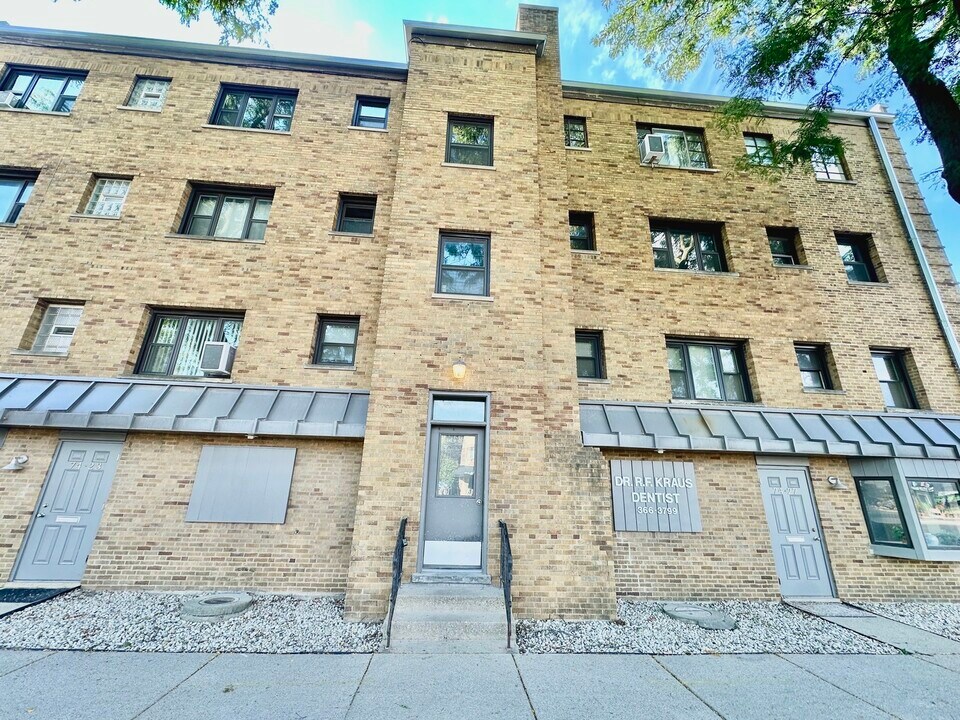 1555 Monroe Ave in River Forest, IL - Building Photo