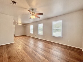 1009 Advance St in San Marcos, TX - Building Photo - Interior Photo