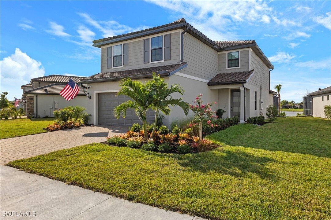 2147 Yellowfin Cir in Naples, FL - Building Photo