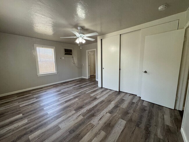 385 E Houston St in Coalinga, CA - Building Photo - Building Photo