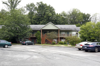 Woods at Latimer (1 bed/1 bath community) in Bloomington, IN - Foto de edificio - Building Photo