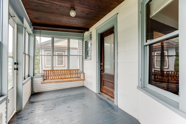 1303 Englewood Ave in St. Paul, MN - Building Photo - Building Photo