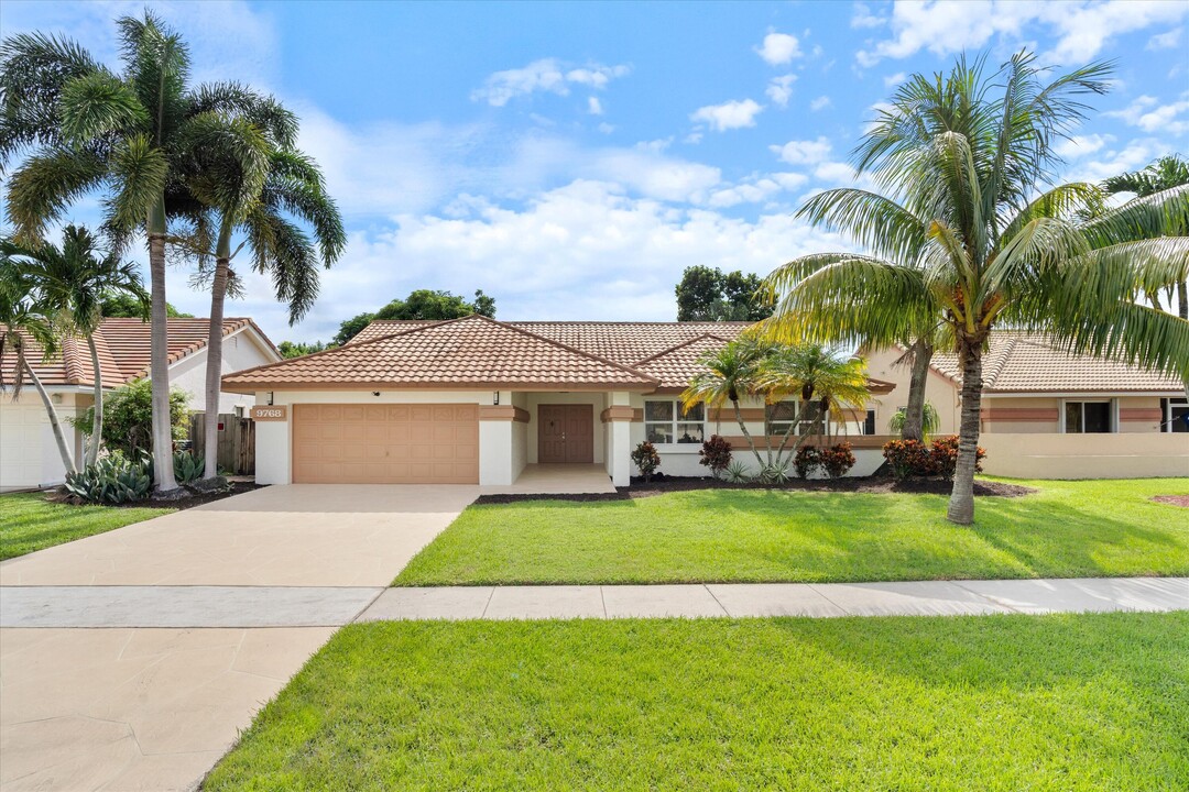 9768 Sun Pointe Dr in Boynton Beach, FL - Building Photo