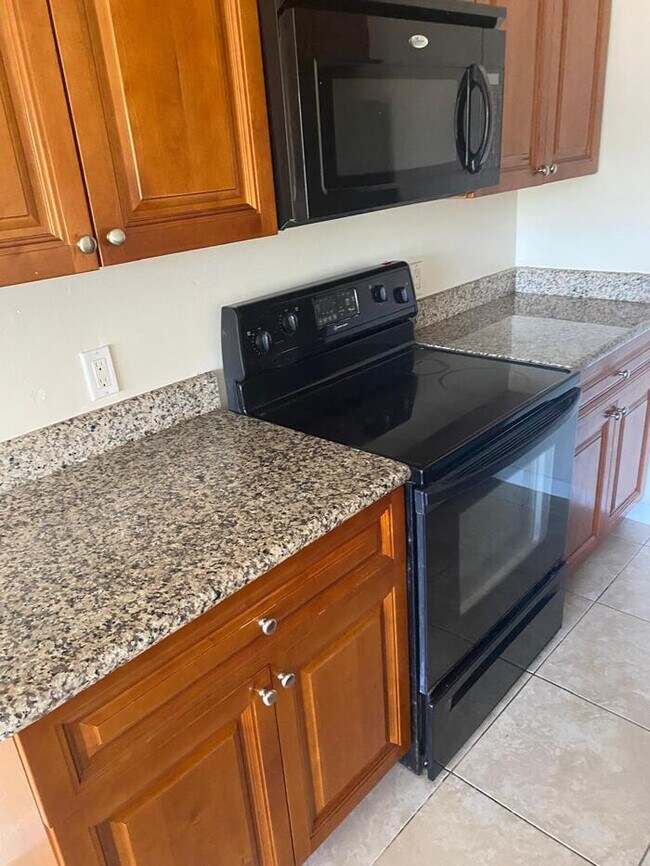 4341 W McNab Rd in Pompano Beach, FL - Building Photo - Building Photo