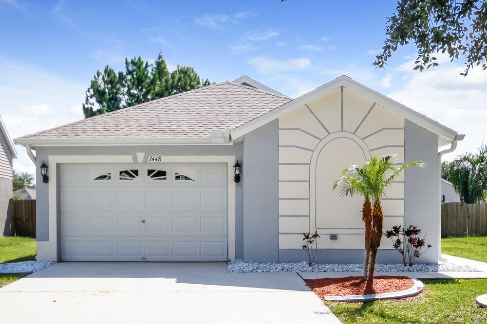 7448 Oxford Garden Cir in Apollo Beach, FL - Building Photo