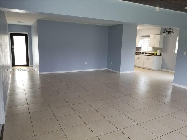 949 NW 10th St in Homestead, FL - Building Photo - Building Photo