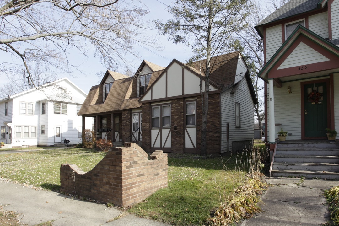 521 Pearl St in Kalamazoo, MI - Foto de edificio