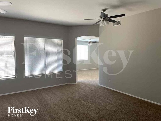 18451 W Sunrise Dr, Unit 407 in Goodyear, AZ - Foto de edificio - Building Photo