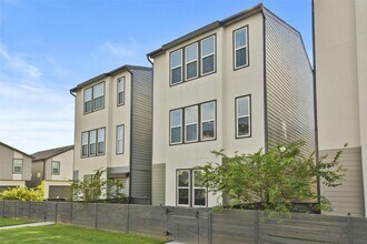 18431 Idyllic Aly in Shenandoah, TX - Building Photo - Building Photo