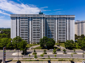 The Gateway in Toronto, ON - Building Photo - Building Photo