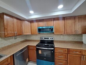 5100 SW 90th Ave in Cooper City, FL - Foto de edificio - Building Photo