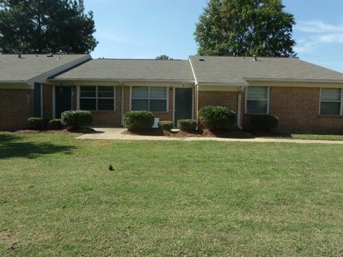 Oakwood Apartments in Calhoun City, MS - Building Photo - Building Photo