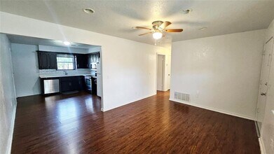 777 Camelot Dr in Moore, OK - Building Photo - Building Photo
