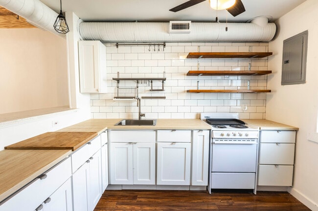 2222 Arctic Ave in Virginia Beach, VA - Building Photo - Building Photo