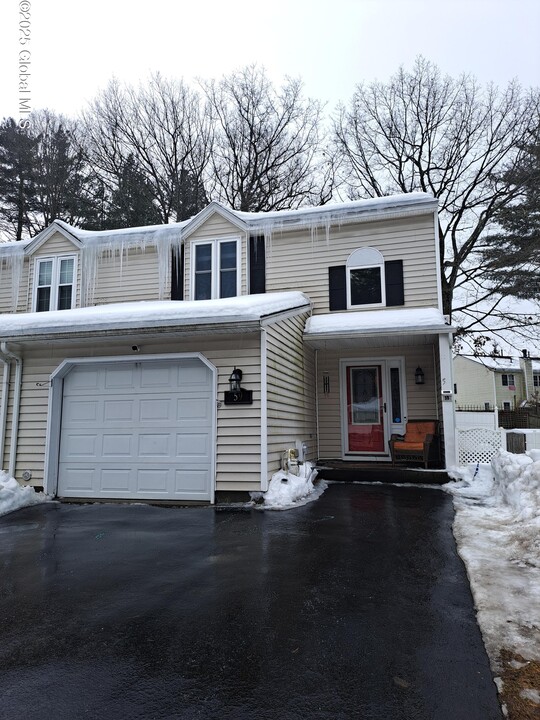 59 Deer Run Dr in Ballston Spa, NY - Building Photo