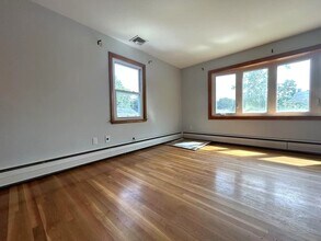 122 Running Brook Rd in Boston, MA - Building Photo - Building Photo