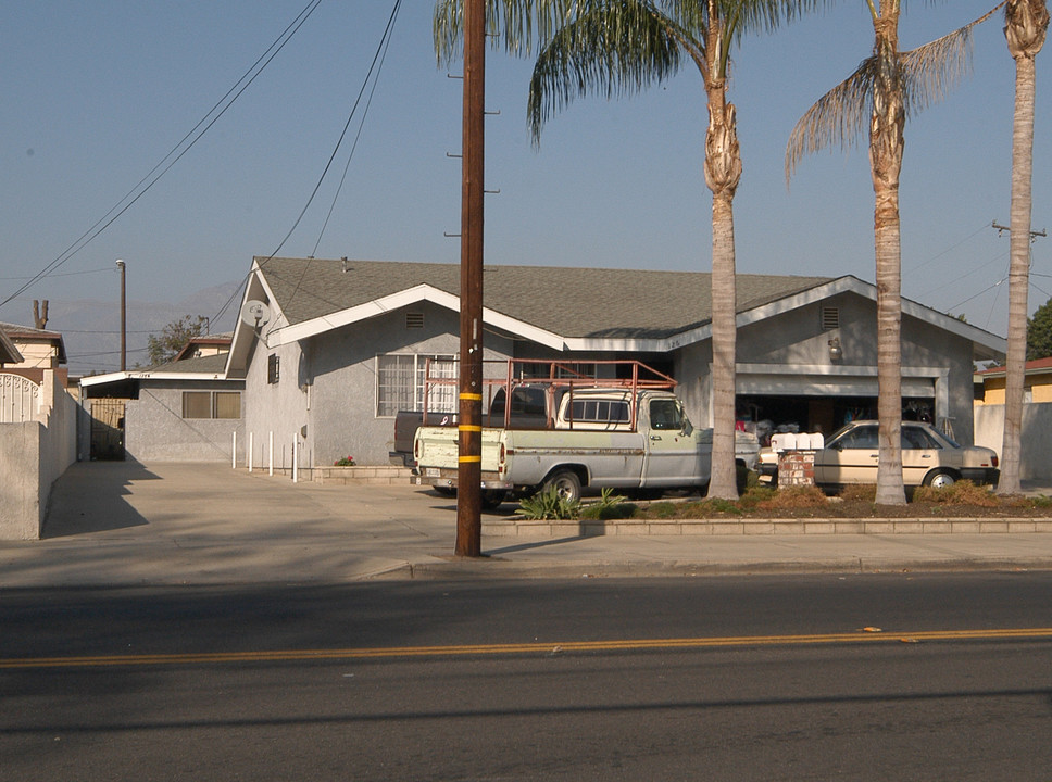 126 W Francis St in Ontario, CA - Building Photo