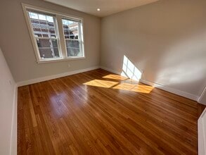 15 Forest St, Unit 4 in Cambridge, MA - Building Photo - Building Photo