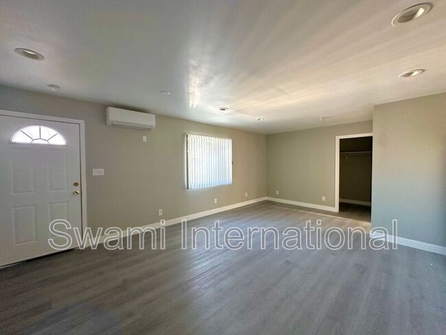 7100 S Figueroa St in Los Angeles, CA - Building Photo - Building Photo