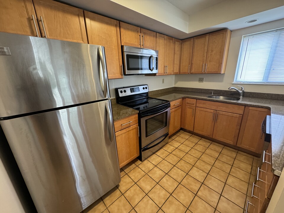 325 Franklin St, Unit 308 in Cambridge, MA - Building Photo