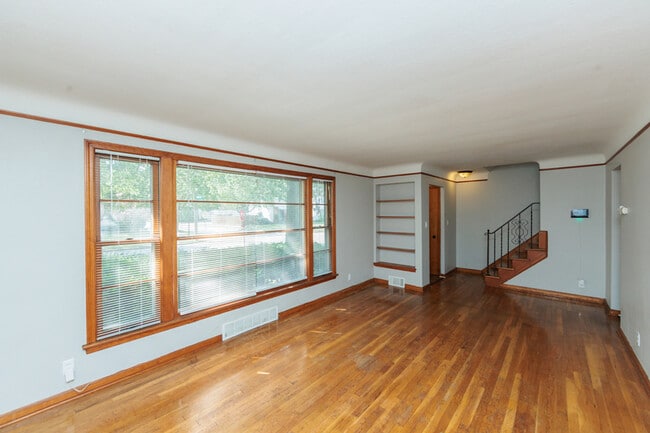 3827 Covington Rd in South Euclid, OH - Building Photo - Building Photo