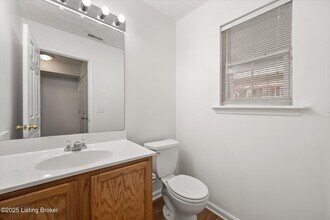 6736 Arbor Creek Dr in Louisville, KY - Building Photo - Building Photo