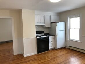 8 Myrtle St, Unit 2nd Floorq in Beverly, MA - Foto de edificio - Building Photo