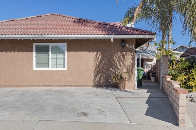 11742 Rincon Ave in Los Angeles, CA - Building Photo - Building Photo