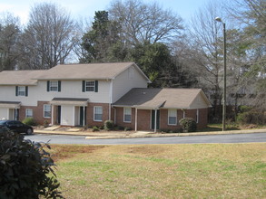 Shoals Pointe in Ware Shoals, SC - Foto de edificio - Building Photo