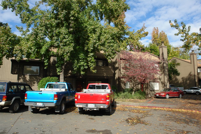 7-9 Klondike Ct in Chico, CA - Building Photo - Building Photo