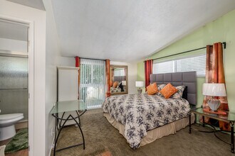 6679-6681 La Jolla Dr in Riverside, CA - Foto de edificio - Interior Photo