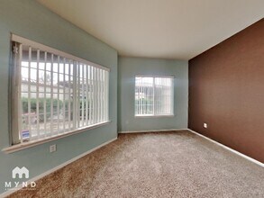 4200 E Commerce Way in Sacramento, CA - Foto de edificio - Building Photo