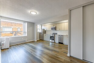 21 SHERWOOD AVE. in Toronto, ON - Building Photo