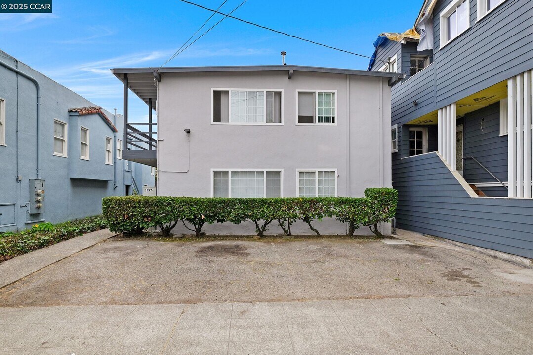 1926 Alcatraz Ave in Berkeley, CA - Building Photo