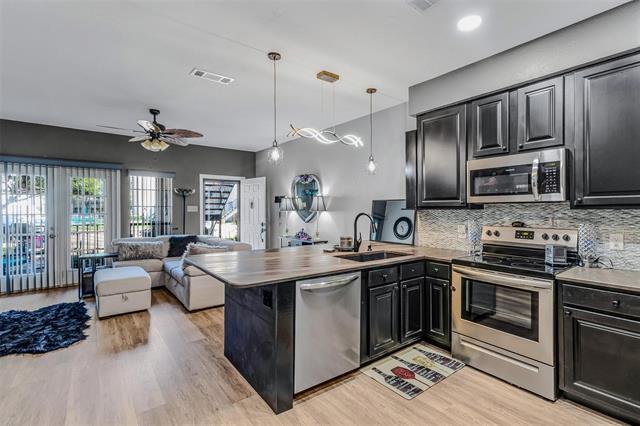 1933 Island Cir in Tool, TX - Building Photo - Building Photo