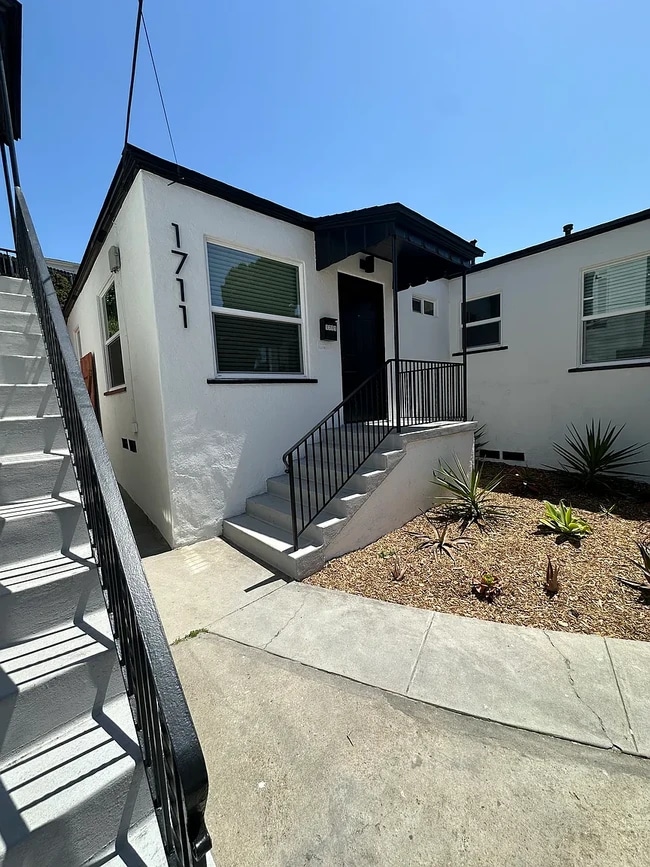 1711 Glenwood Dr, Unit 11 in San Diego, CA - Building Photo - Building Photo