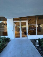 13800 Highland Dr in North Miami Beach, FL - Building Photo - Building Photo