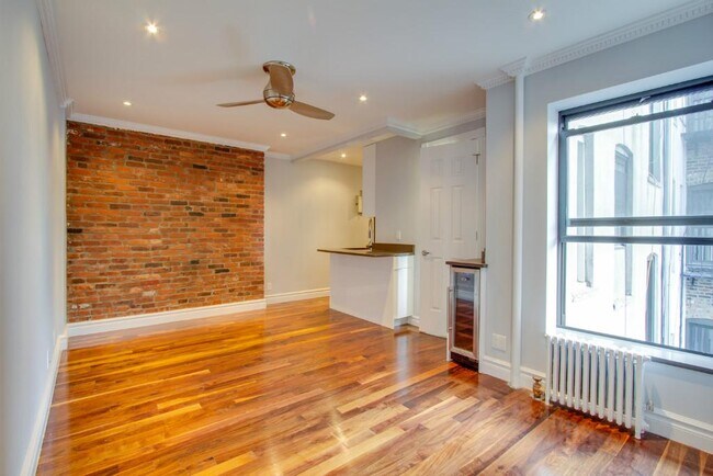 1590 Lexington Ave