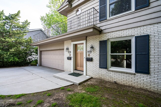 property at 3061 E Newport Ct