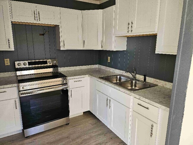 287 Oliver Dr-Unit -2 in Bassett, VA - Building Photo - Building Photo