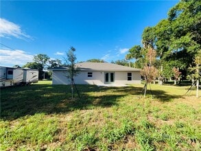 7702 Lakeland Blvd in Fort Pierce, FL - Building Photo - Building Photo