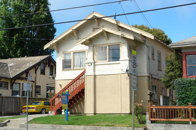 5421 Market St in Oakland, CA - Foto de edificio - Building Photo